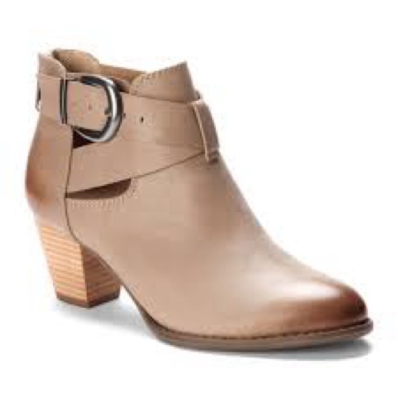Vionic Rory Women's Tan Ankle Boots - Picture 1 of 8